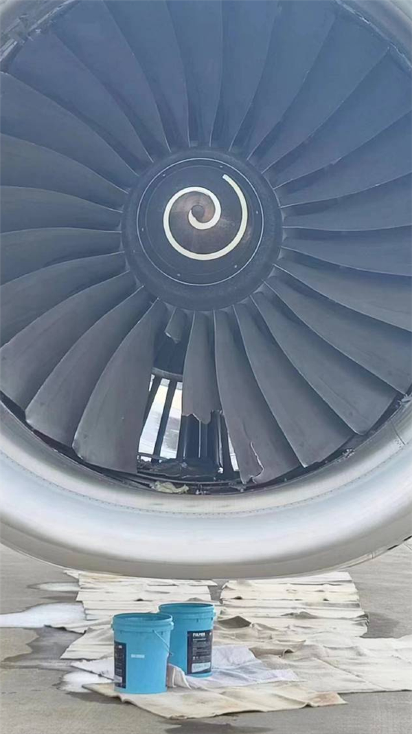 东航航班故障：万米高空 发动机叶片突然脱落！