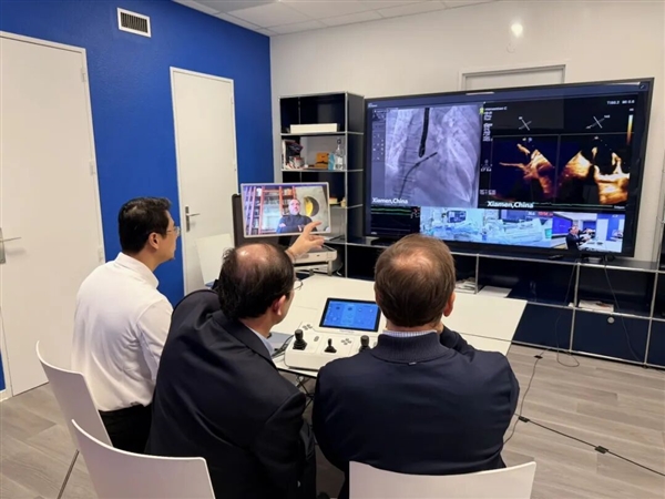 通信传输距离超万公里！全球首例跨国机器人辅助心脏介入手术成功