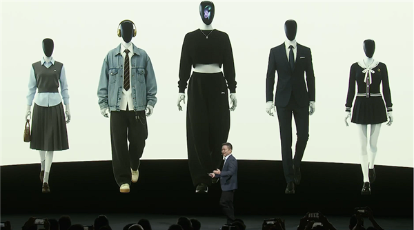 会走猫步！小鹏发布新一代人形机器人IRON：用上全固态电池