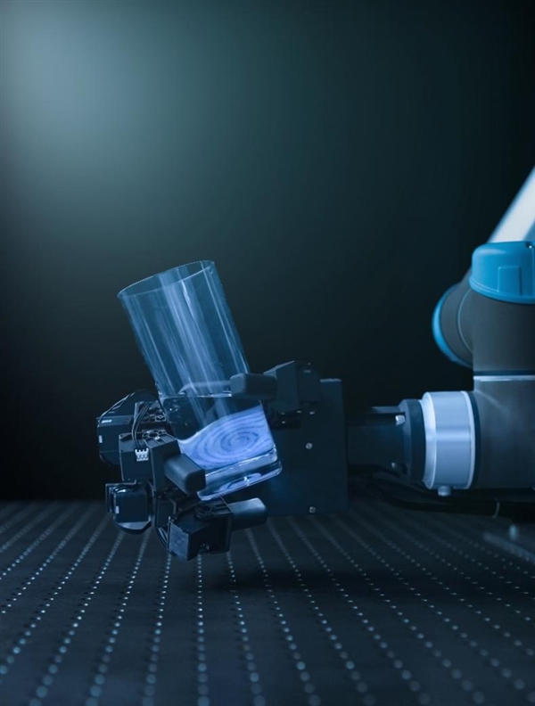 清华重大突破！机器人拥有微米级类人触觉 精度超94%