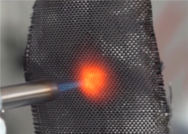 世界最强！我国自研超高强度碳纤维发布：强酸、火烧实测 结果完好无损