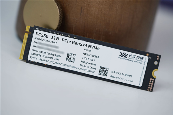 长江存储首款商用PCIe 5.0 SSD！PC550 1TB图赏
