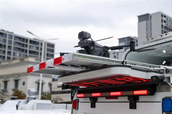 智能警用无人车问世：高速公路自动巡逻 主动发现异常